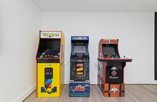 Pickleball-Basketball Oasis-Pool & Spacious Home - Photo 13