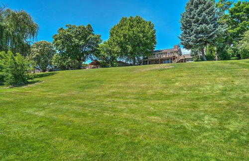 Lake House with Hot Tub - 1 Mi to Surf n Slide - Foto 2