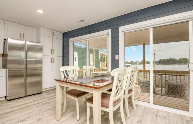 The Graceful Pelican Lakeview w Kayaks and Trail - Foto 3