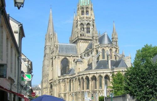 L'air marin Apt avec belle terrasse vue dégagée séjour lumineux 10 mn à pied mer et centre Port en Bessin, tous commerces et restaurants, proche Bayeux et Omaha Beach - Photo 34