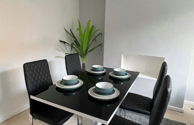 Bright & Airy 3BR Home with Parking - Photo 8