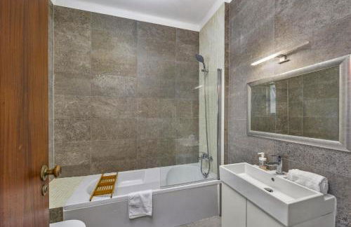 Villa Alfarrobeira by Villa Plus - Photo 21