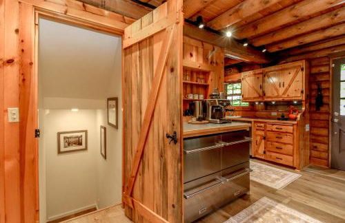 Tranquil and Private 2 Bedroom Cabin with Hot Tub - Foto 14