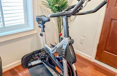 Prime Location - Stylish 2BR Minutes to Downtown - Foto 30