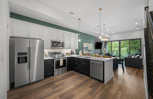 Stunning Penthouse Double King Suite on Butler Street with rooftop deck and free off street parking - Foto 5