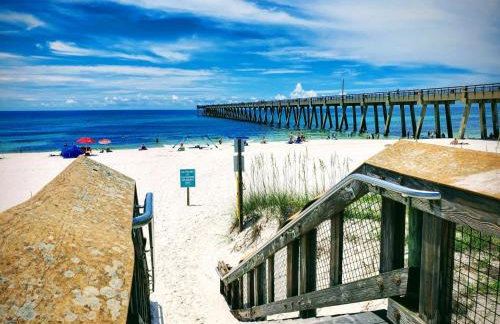 Navarre Beach Landing - Beach Gear Included - Walk to Beach - Sunset Views - Foto 5
