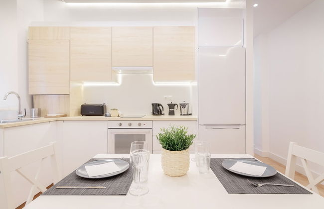 Apto Reformado con encanto by URBANHOSTS - Photo 10