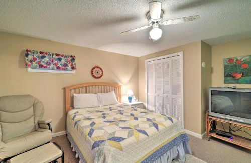 Pool and Lake Access Mtn-View Cottage in Newland - Foto 19