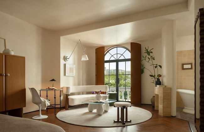 Golden Age Hotel - Photo 55