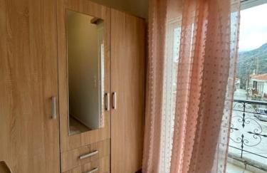 Όμορφο κατάλυμα στην κεντρική πλατεία του χωριού - Photo 16