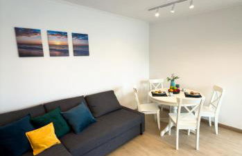 111 - Beachside Renovated 1BR apt 5 min from Beach - Photo 1