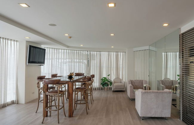 Beverly33 - Photo 24