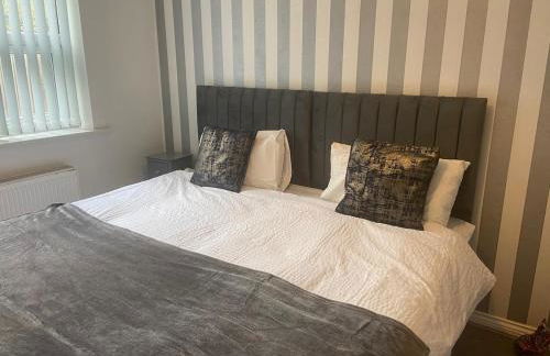 5 bedroom 3 Bathroom townhouse,Parking, Netflix, Pool table, Wifi,Nr Sandwell Hospital and train station - Foto 7