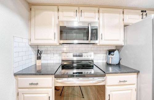 Modern Bentonville Retreat - Sleeps 6 Near Trails - Foto 43