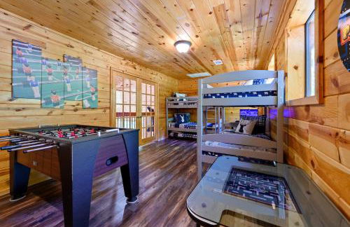 Hickory Bear - Cabin surrounded by pines, Sleeps 10, Hot Tub, Fire Pit, Arcade, Foosball Table & Deck Slide - Photo 49