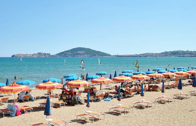 Dinky Home Air-conditioned Penthouse With sea View Terrace - Photo 19