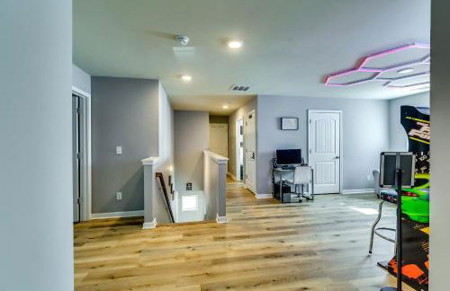 Open Plan Arcade Home with Natural Hardwoods Sleeps 10 - Foto 50