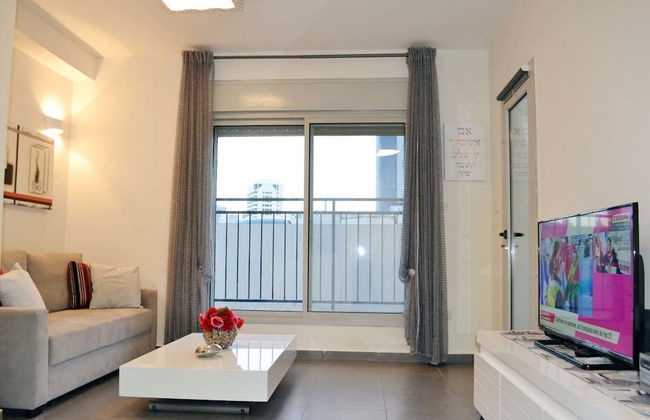 Classic 1BR in City Center near Beach by FeelHome - Photo 1