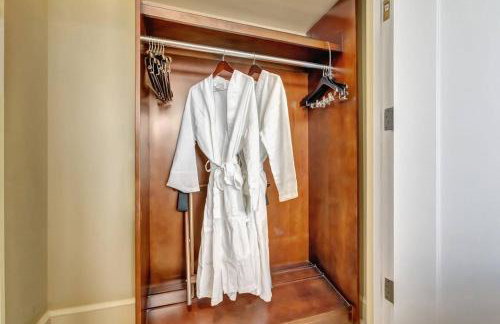 2B Beachfront condo! Pool! Games! 15 mins to PBI! - Foto 13