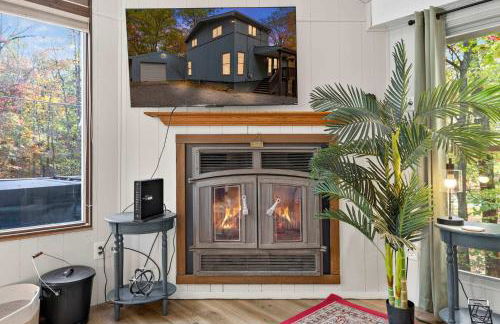 Wooded Chalet w Hot Tub & Indoor Pool, Gym Access - Foto 11