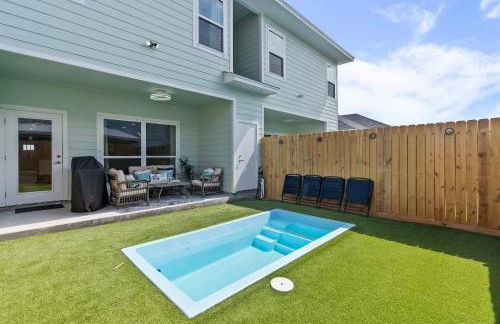 Stylish Townhouse with BBQ, Pool & Near Beach - Foto 1