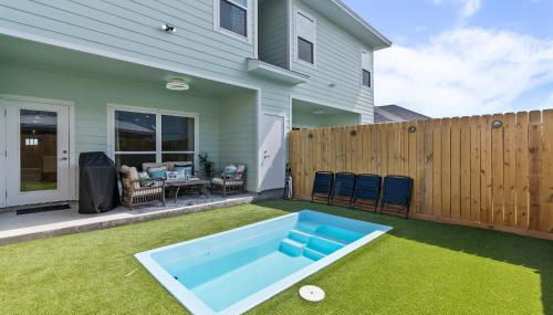 Stylish Townhouse with BBQ, Pool & Near Beach - Foto 1