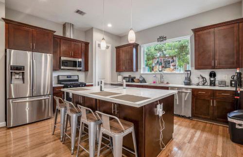 Spacious Luxe Stay , Near DT, MedCtr & NRG, New - Photo 24