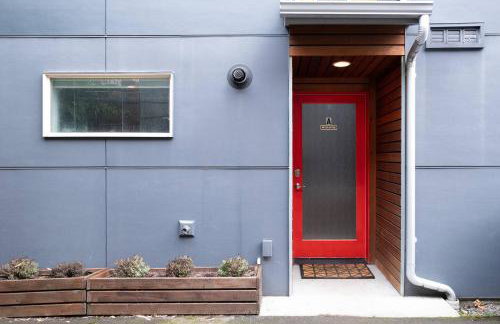 Stylish Urban Loft wFloating Stairs&Fireplace - Foto 47