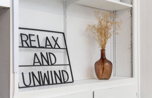 Spacious and Cozy 5 Bed 3 Bath Vacation House W 2 King 3 Queen! Sleep 12! 15Min to Red Rocks - Foto 18