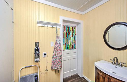 Renovated 'Carnegie Cottage' - Walk to Dtwn! - Foto 17