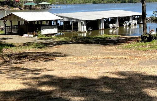 Incredible Lakefront Cabin for a Wonderful Family Adventure in Nature in Hemphill, Texas - Foto 22