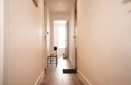 Cosy 2-Bed Apartment in Penarth Town Flat 1 - Photo 6