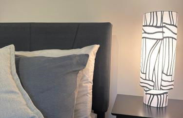 Brand-new flat, King Bed, Sofa Bed with full kitchen, Wi-Fi, self check-in Central location near everything - Foto 2