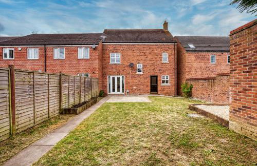 Spacious 6-bedroom house - 3 parking spaces - Superfast Wi-Fi - Close to M5 - Long-stay rates! - Foto 35