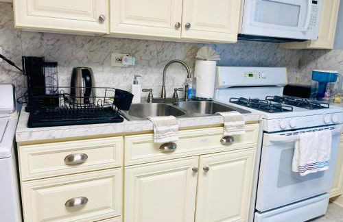 The Charming Cozy 4-Bedroom Getaway in Glen Burnie - Foto 15