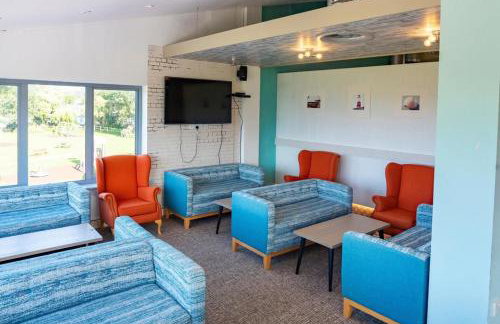 Delightful two bedroom caravan on Par Beach. - Foto 24