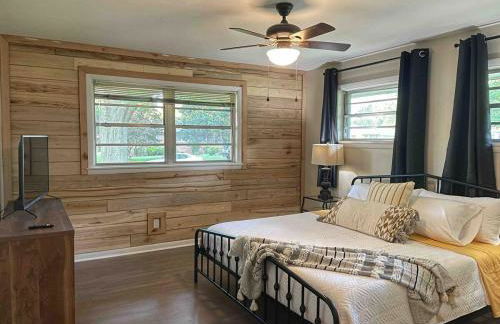 Decatur Home - Chic Comfort Family & Fun - Photo 4