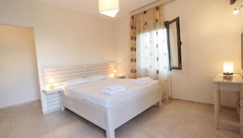 Asterias - Photo 2, Garden view, Shopping Area