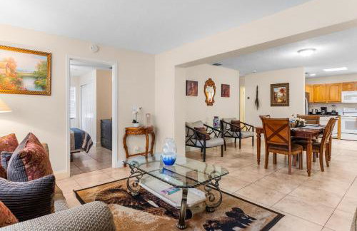 Spacious 5BR Home with Pool, Near Downtown & Beach - Foto 9