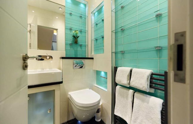 The South Hampstead Hideaway - Stylish 6bdr Home - Photo 32