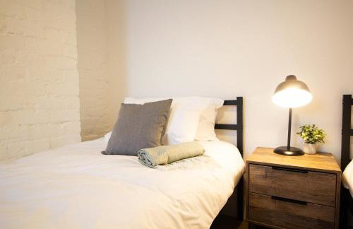 Stylish Cosy 4-Bed Home, Sleeps Up To 10 With Large Sofa Bed, Near Manchester Royal Infirmary & Universities, Free Parking & Ultra-Fast WiFi - Foto 21