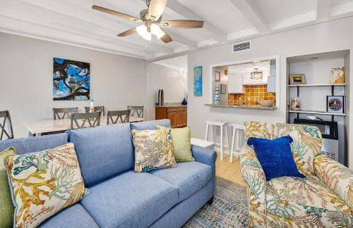 Steps to East Beach & Pet Friendly w/ 2 King Beds - Foto 7