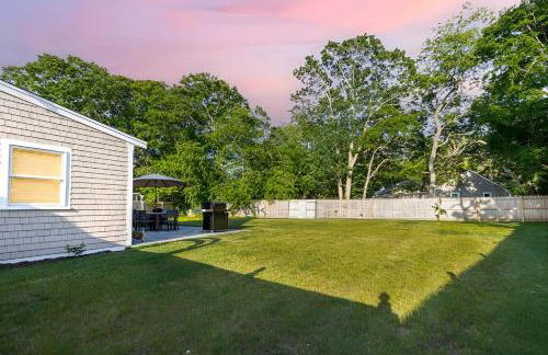 Renovated & Sophisticated Home Near Beach & Shops! - Photo 55