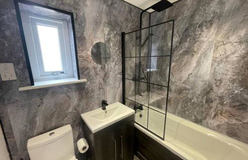 3 Bedroom New House Sleeps 5 with FREE Parking&WiFi-B - Foto 11