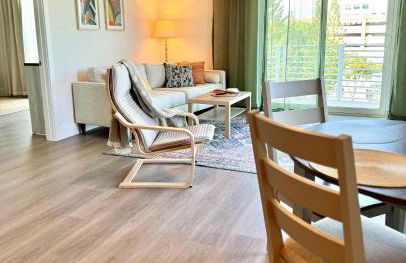 NEW Modern Condo FREE Parking & High Speed Wifi - Foto 1