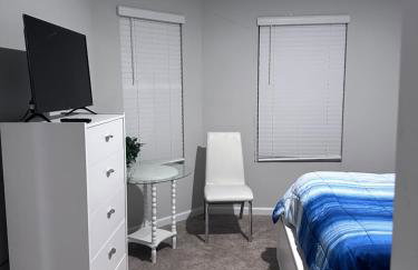 Exquisite 5 Bedroom Near Airport - Foto 27