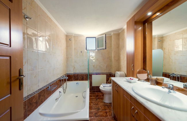 Kiriana Villa by LeaderStay - Photo 16