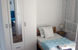 Meridian Apartment , 300m to Bus Terminal, Fast Wifi & Airport Transf - Photo 7