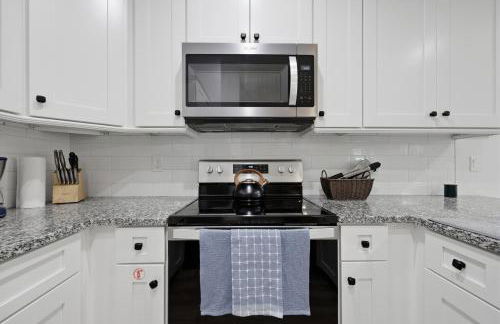 Cozy Coastal Cottage Minutes to Beach and Downtown - Foto 7