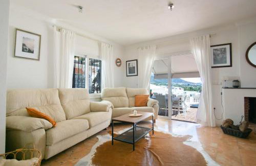 Private Beach Villa for 6 with Seaview, Pool & big Sun Terrace - Foto 12